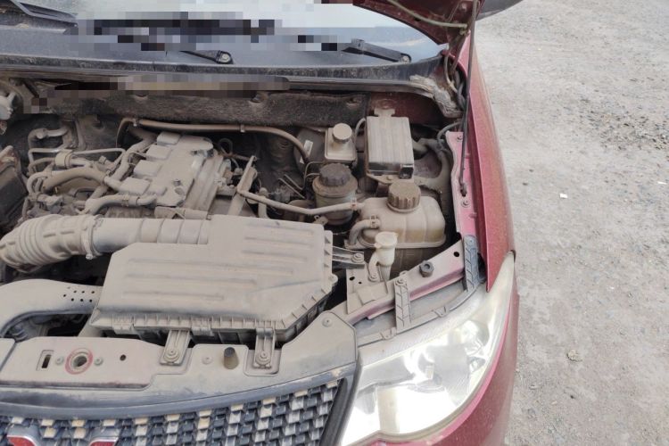 Used Wuling Hongguang 2013 1.5L Base Version Engine Bay Left