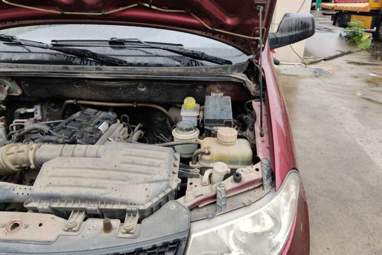 Used Wuling Hongguang 2013 1.5L Base Version Engine Bay Left