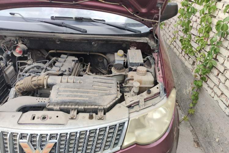 Used Wuling Hongguang 2013 1.5L Base Version Engine Bay Left