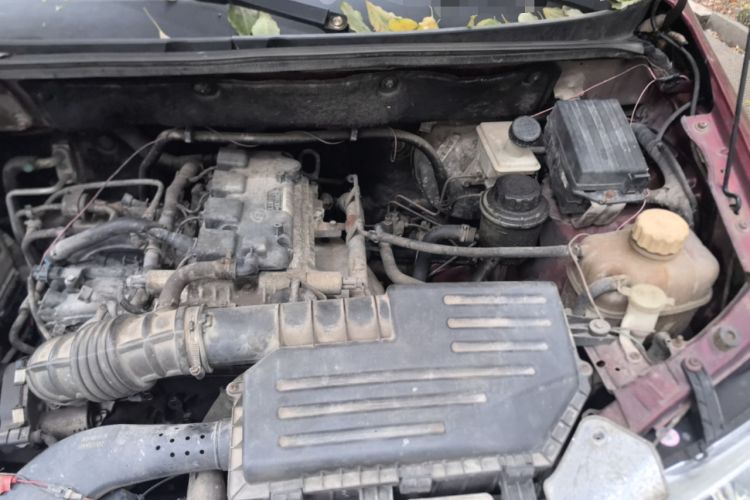 Used Wuling Hongguang 2013 1.5L Standard Version Engine Bay Left