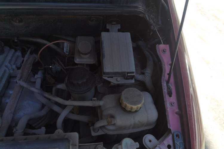 Used Wuling Hongguang 2013 1.5L Base Version Engine Bay Left