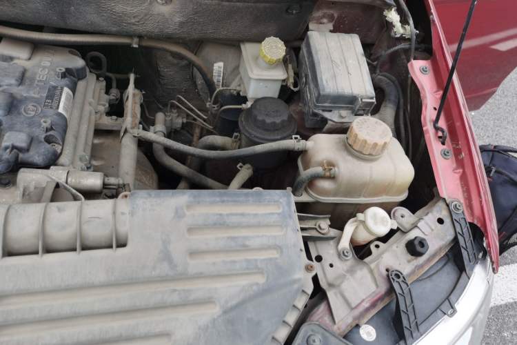 Used Wuling Hongguang 2013 1.5L Base Version Engine Bay Left