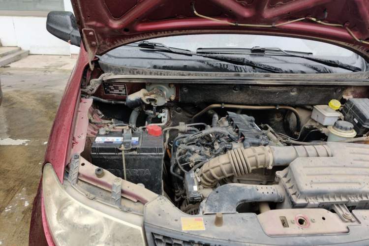 Used Wuling Hongguang 2013 1.5L Base Version Engine Bay Right