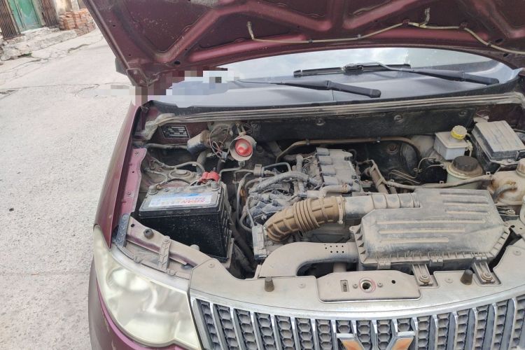 Used Wuling Hongguang 2013 1.5L Base Version Engine Bay Right
