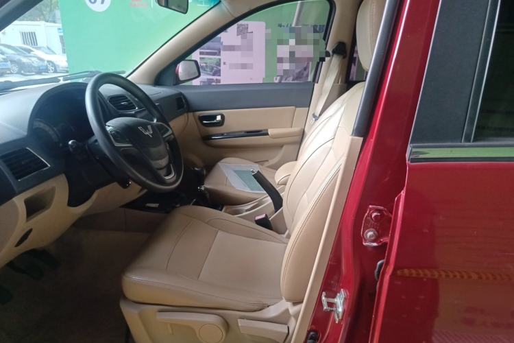 Used Wuling Hongguang 2013 1.5L S Luxury Model Left Front Seat