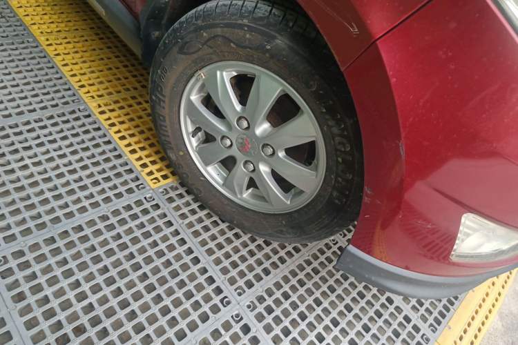 Used Wuling Hongguang 2013 1.5L S Luxury Model Right Front Wheel Hub