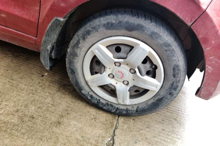 Used Wuling Hongguang 2013 1.5L Base Version Right Front Wheel Hub