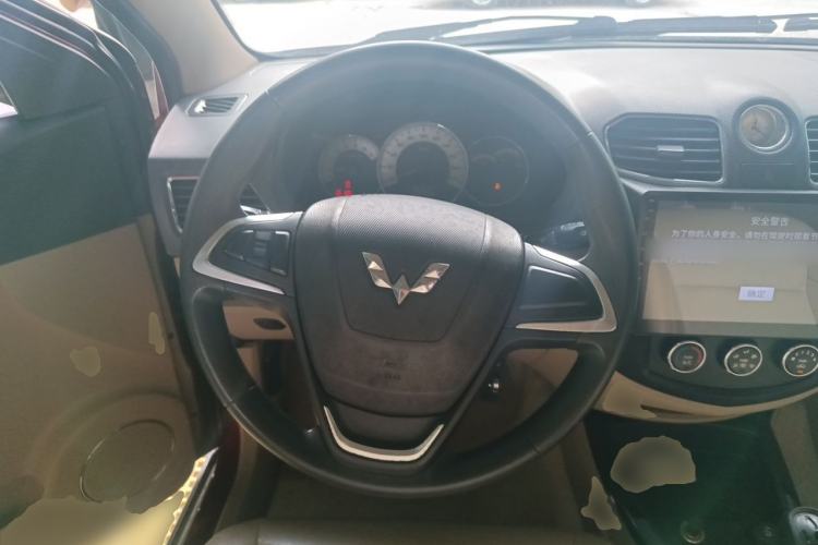 Used Wuling Hongguang 2013 1.5L S Luxury Model Steering Wheel
