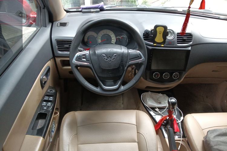 Used Wuling Hongguang 2013 1.5L S Luxury Model Steering Wheel