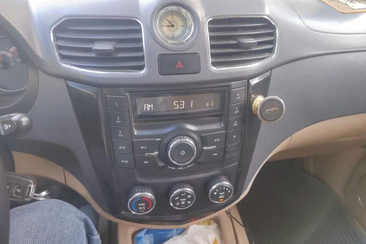 Used Wuling Hongguang 2013 1.5L S Comfort Model Audio And AC Panel
