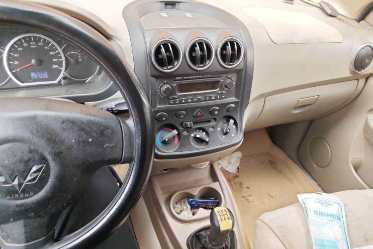 Used Wuling Hongguang 2013 1.5L Comfort Model Audio And AC Panel