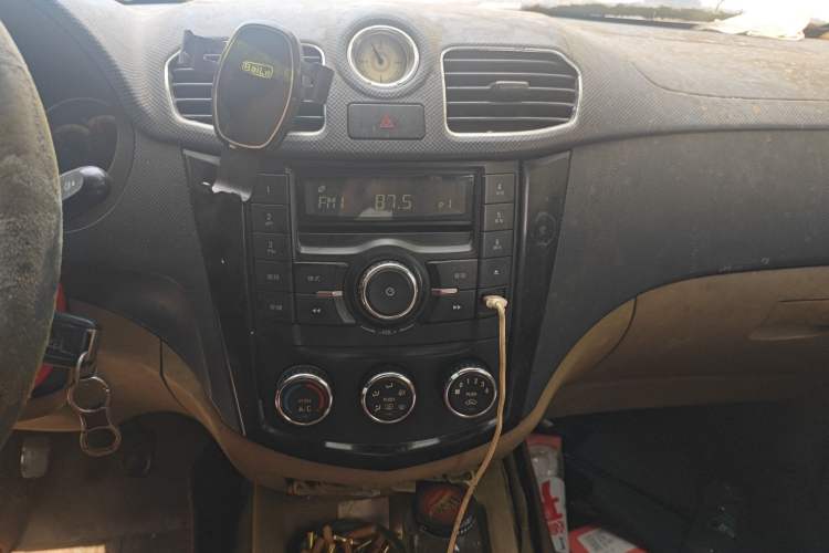Used Wuling Hongguang 2013 1.5L S Comfort Model Audio And AC Panel