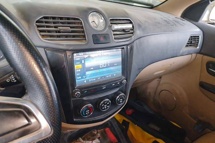 Used Wuling Hongguang 2013 1.5L S Luxury Model Audio And AC Panel