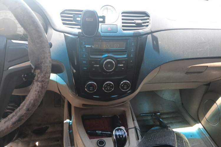 Used Wuling Hongguang 2013 1.5L S Comfort Model Audio And AC Panel