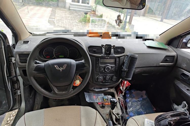 Used Wuling Hongguang 2013 1.5L Base Version Center Console