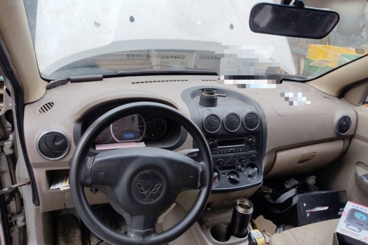 Used Wuling Hongguang 2013 1.5L Standard Version Center Console
