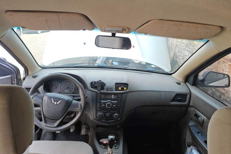 Used Wuling Hongguang 2013 1.5L Base Version Center Console