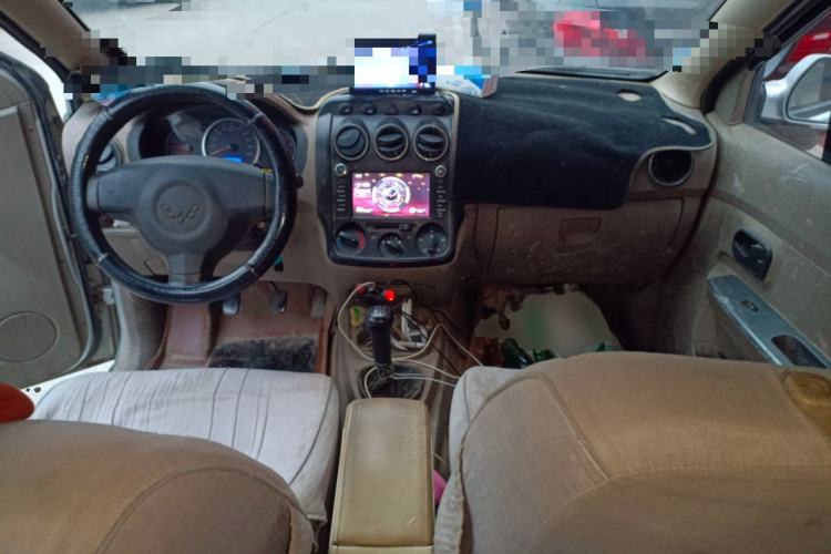 Used Wuling Hongguang 2013 1.5L Comfort Model Center Console