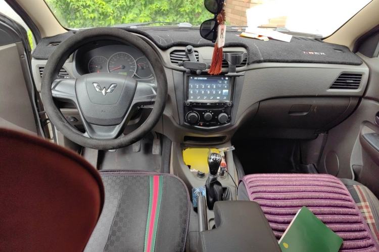 Used Wuling Hongguang 2013 1.5L Standard Version Center Console