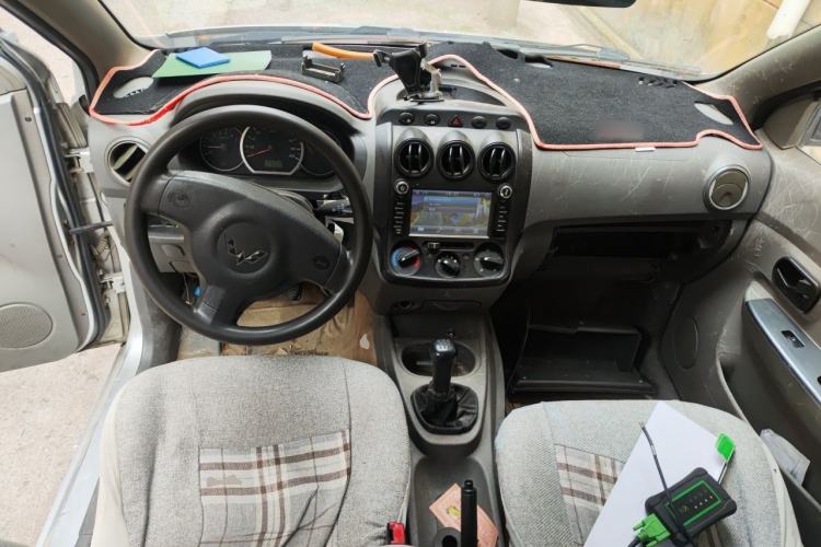 Used Wuling Hongguang 2013 1.5L Base Version Center Console