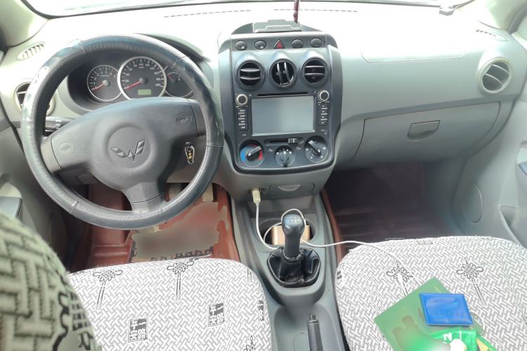 Used Wuling Hongguang 2013 1.5L Base Version Center Console