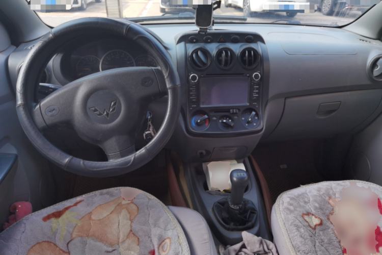 Used Wuling Hongguang 2013 1.5L Base Version Center Console