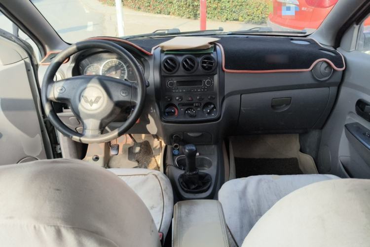 Used Wuling Hongguang 2013 1.5L Base Version Center Console
