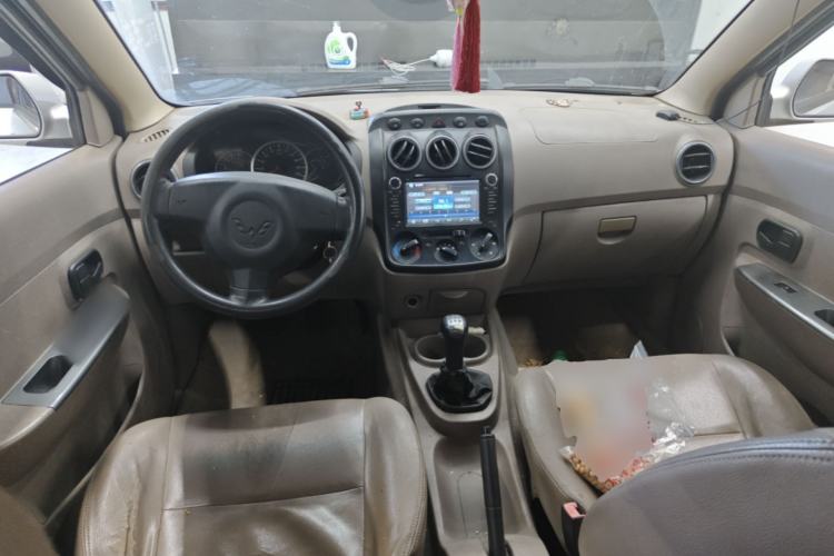 Used Wuling Hongguang 2013 1.5L Comfort Model Center Console