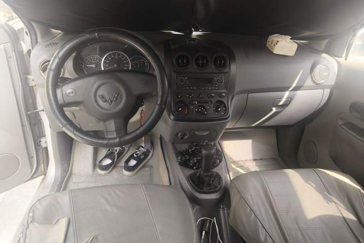 Used Wuling Hongguang 2013 1.5L Base Version Center Console