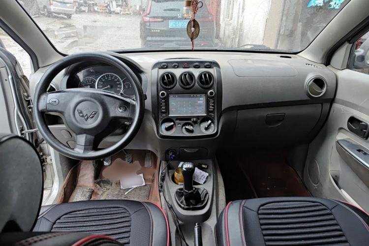 Used Wuling Hongguang 2013 1.5L Base Version Center Console