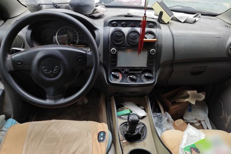 Used Wuling Hongguang 2013 1.5L Base Version Center Console