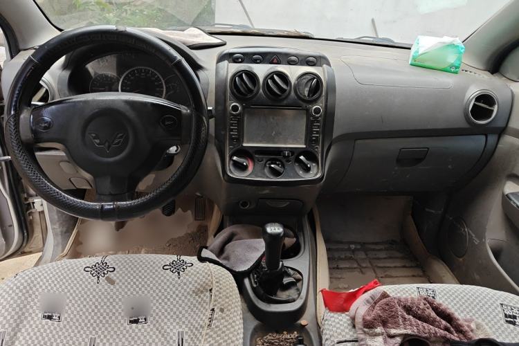 Used Wuling Hongguang 2013 1.5L Base Version Center Console