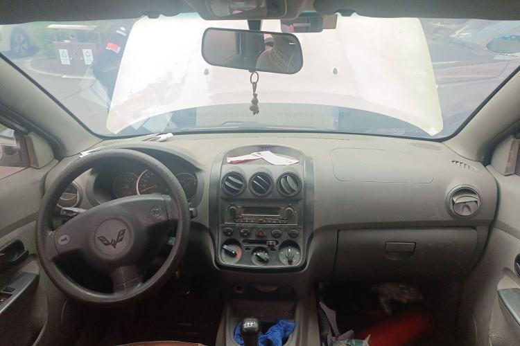 Used Wuling Hongguang 2013 1.5L Base Version Center Console