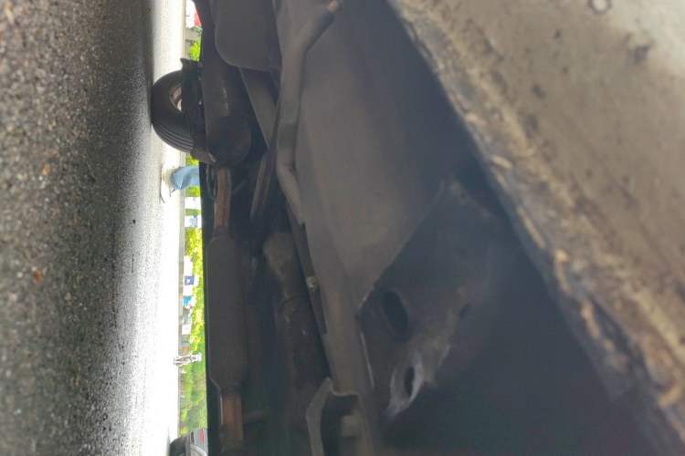Used Wuling Hongguang 2013 1.5L Standard Version Chassis Front Right