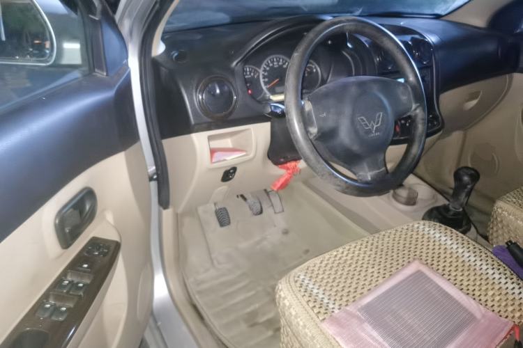 Used Wuling Hongguang 2013 1.5L Luxury Model Driver Seat