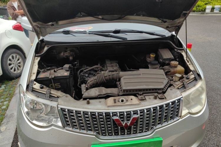 Used Wuling Hongguang 2013 1.5L Standard Version Engine Bay