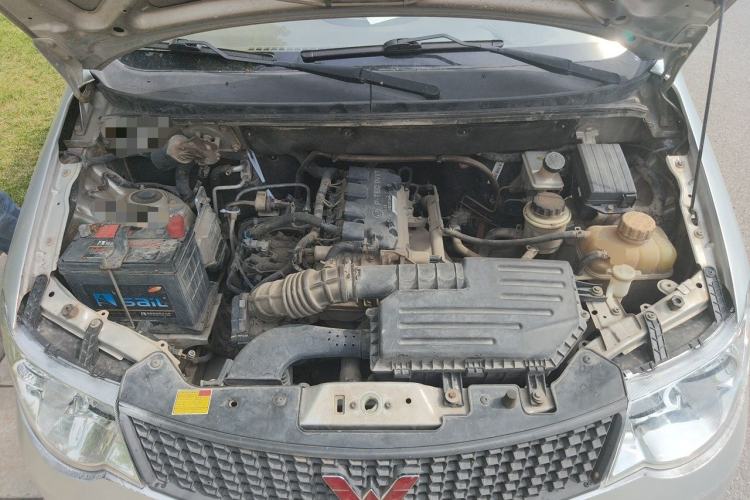 Used Wuling Hongguang 2013 1.5L Base Version Engine Bay