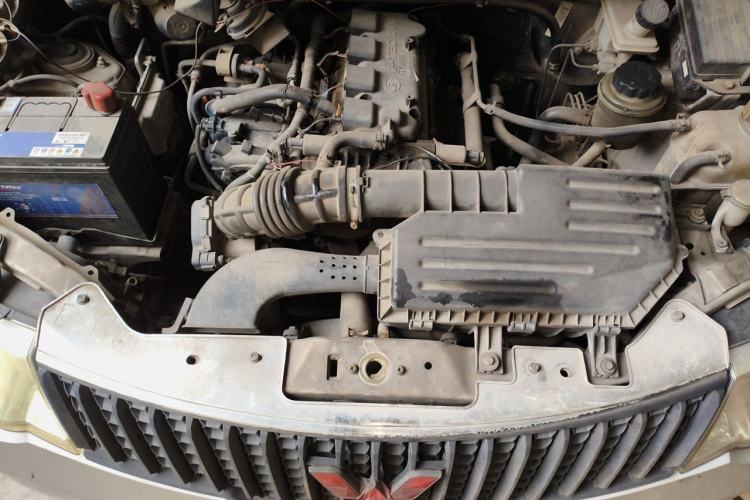 Used Wuling Hongguang 2013 1.5L Base Version Engine Bay