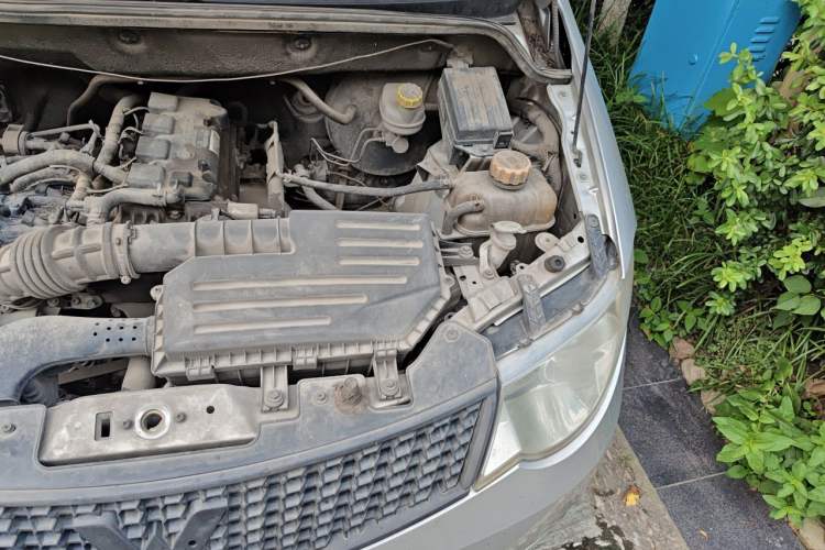Used Wuling Hongguang 2013 1.5L Base Version Engine Bay Left