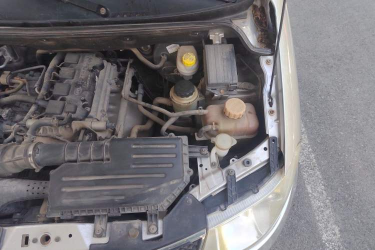 Used Wuling Hongguang 2013 1.5L S Comfort Model Engine Bay Left