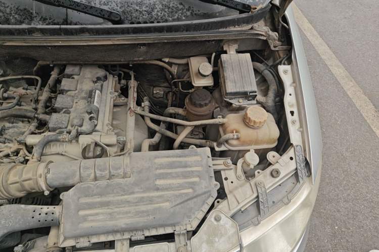 Used Wuling Hongguang 2013 1.5L Comfort Model Engine Bay Left