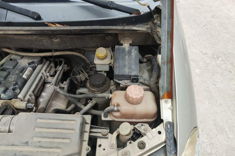 Used Wuling Hongguang 2013 1.5L Base Version Engine Bay Left