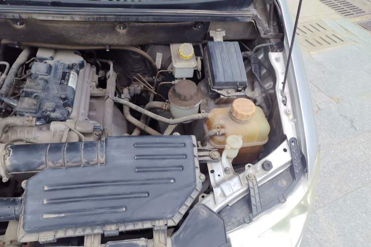 Used Wuling Hongguang 2013 1.5L Base Version Engine Bay Left