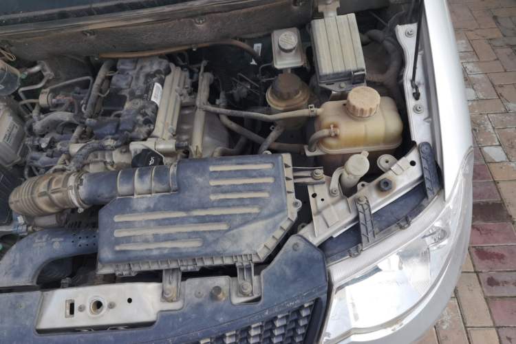 Used Wuling Hongguang 2013 1.5L Base Version Engine Bay Left