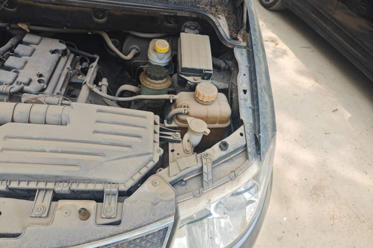 Used Wuling Hongguang 2013 1.5L S Comfort Model Engine Bay Left