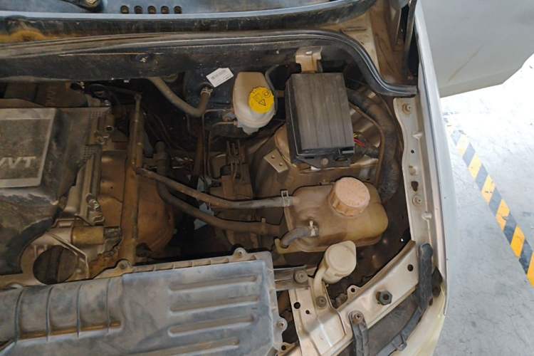 Used Wuling Hongguang 2013 1.5L S Luxury Model Engine Bay Left