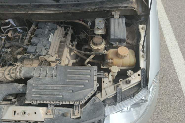 Used Wuling Hongguang 2013 1.5L Base Version Engine Bay Left