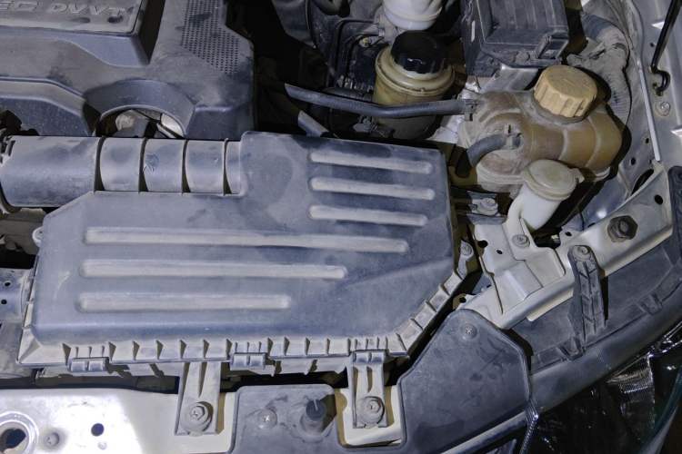 Used Wuling Hongguang 2013 1.5L S Luxury Model Engine Bay Left