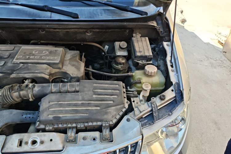 Used Wuling Hongguang 2013 1.5L Luxury Model Engine Bay Left