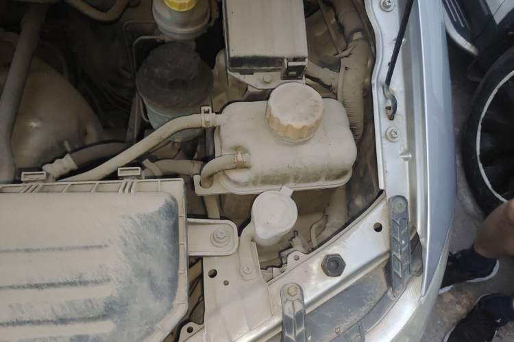 Used Wuling Hongguang 2013 1.2L S Comfort Model China IV Standard Engine Bay Left